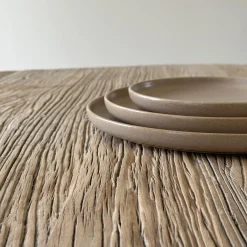 CAPRI Charger Tallerken, mat taupe