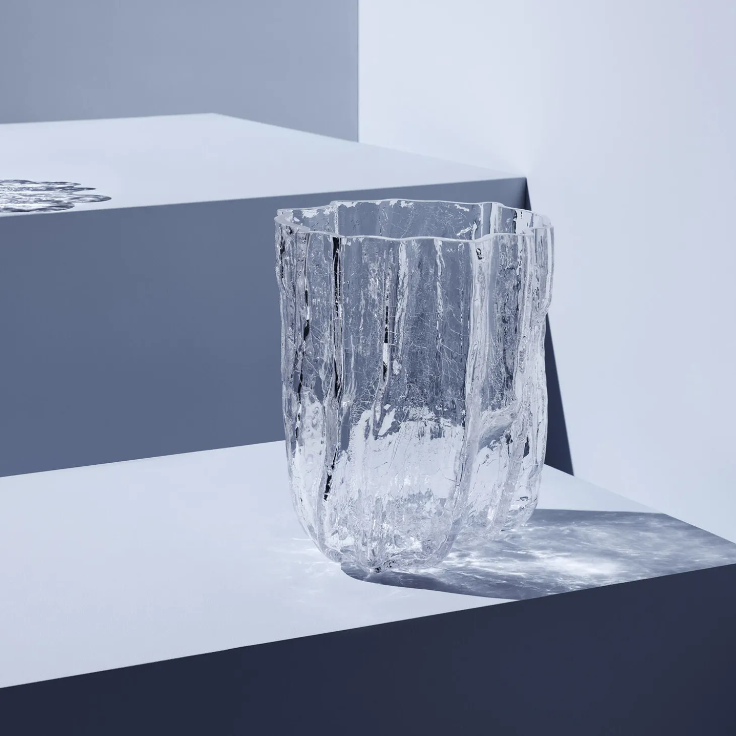Crackle vase, clear