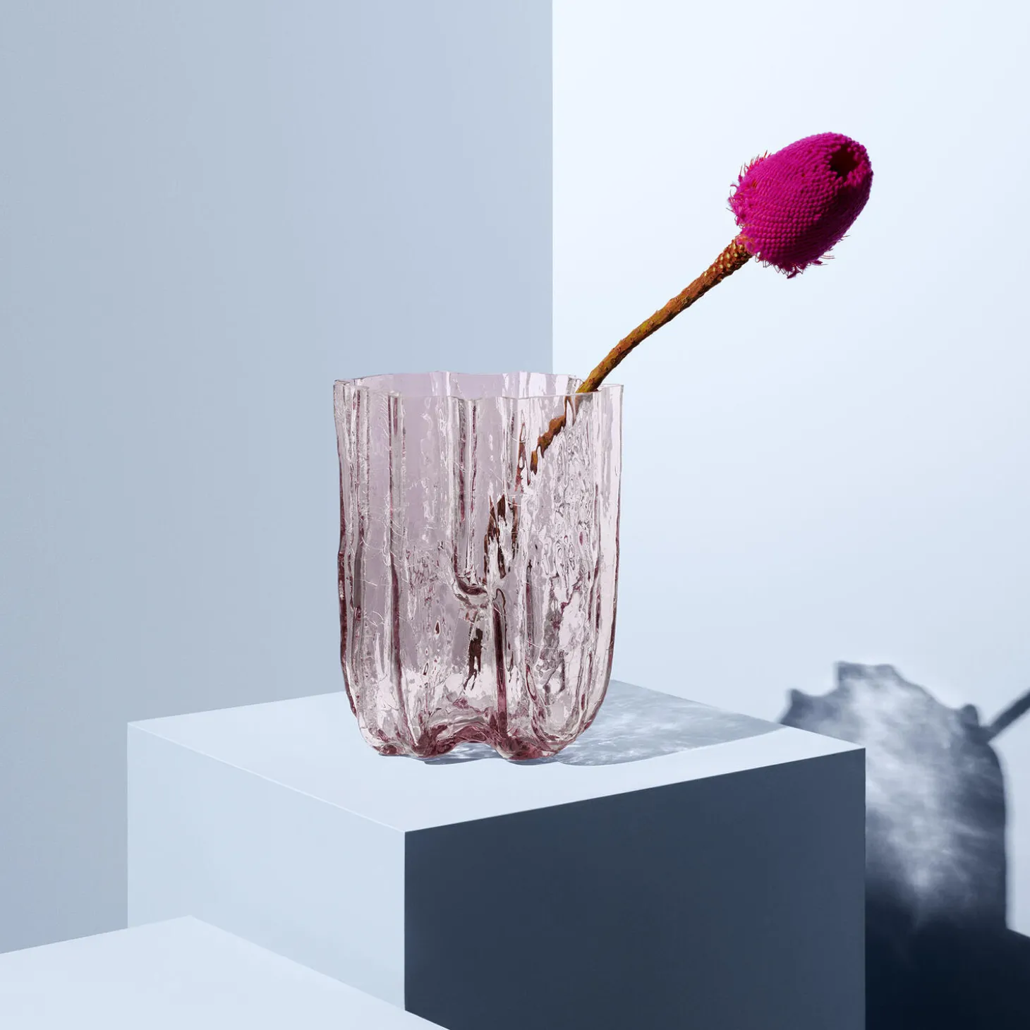 Crackle vase, pink