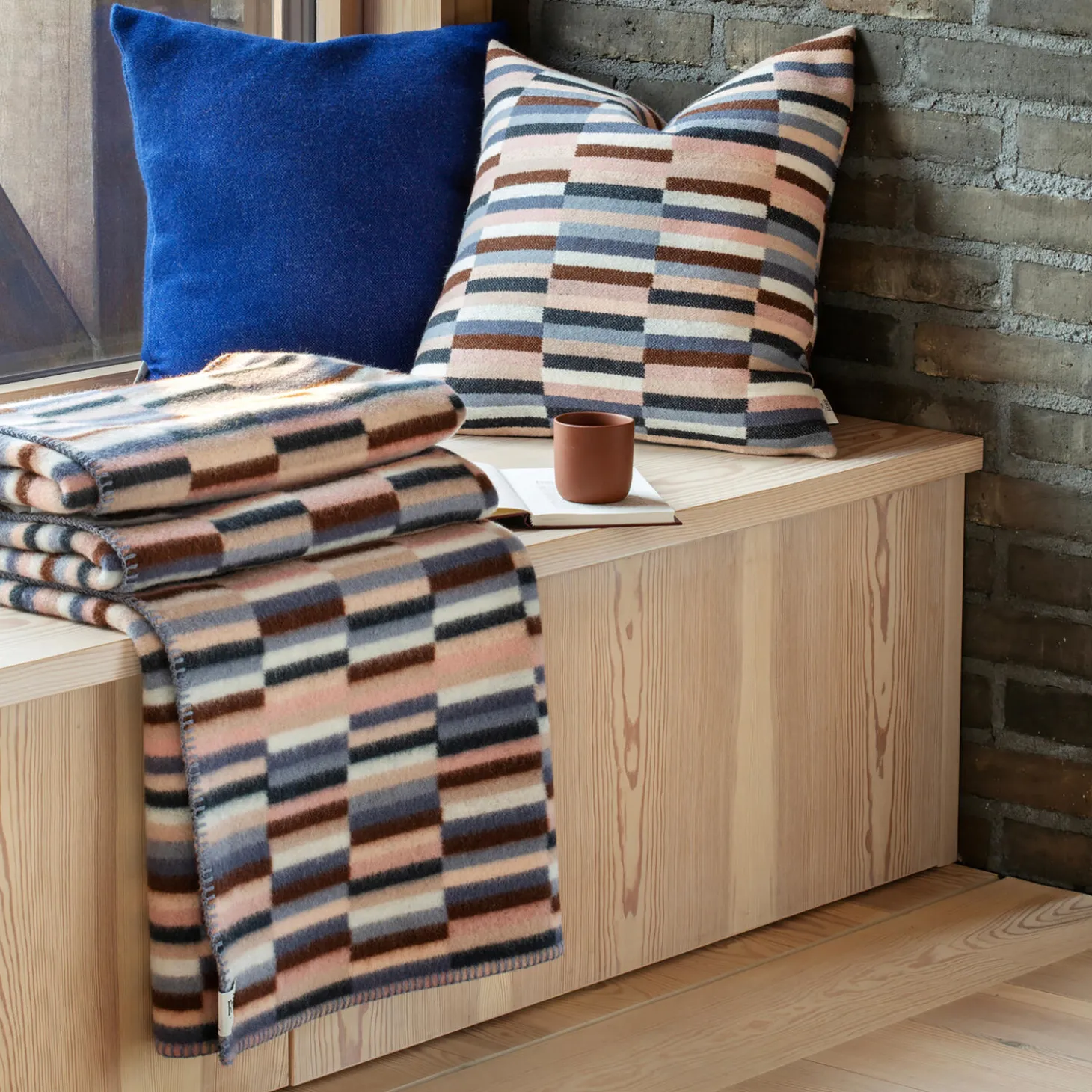 IDA Throw, rosa blue