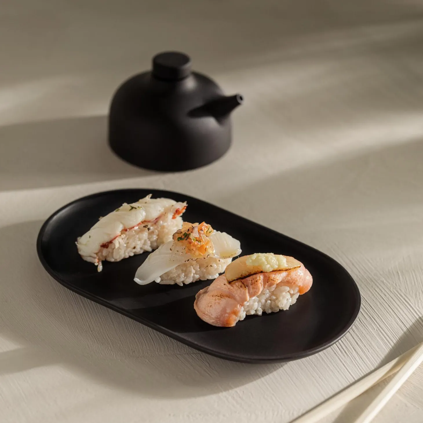 Sand Secrets Plate, black clay