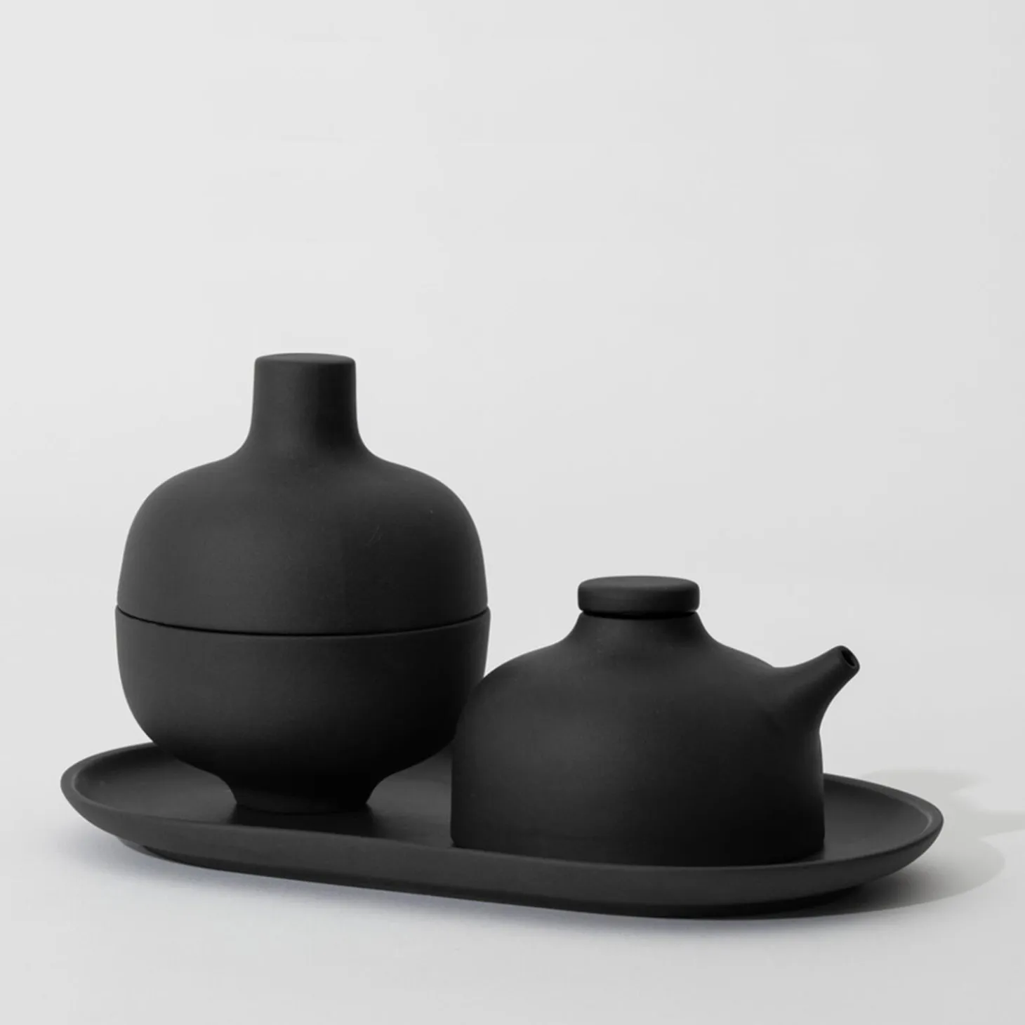 Sand Secrets Plate, black clay
