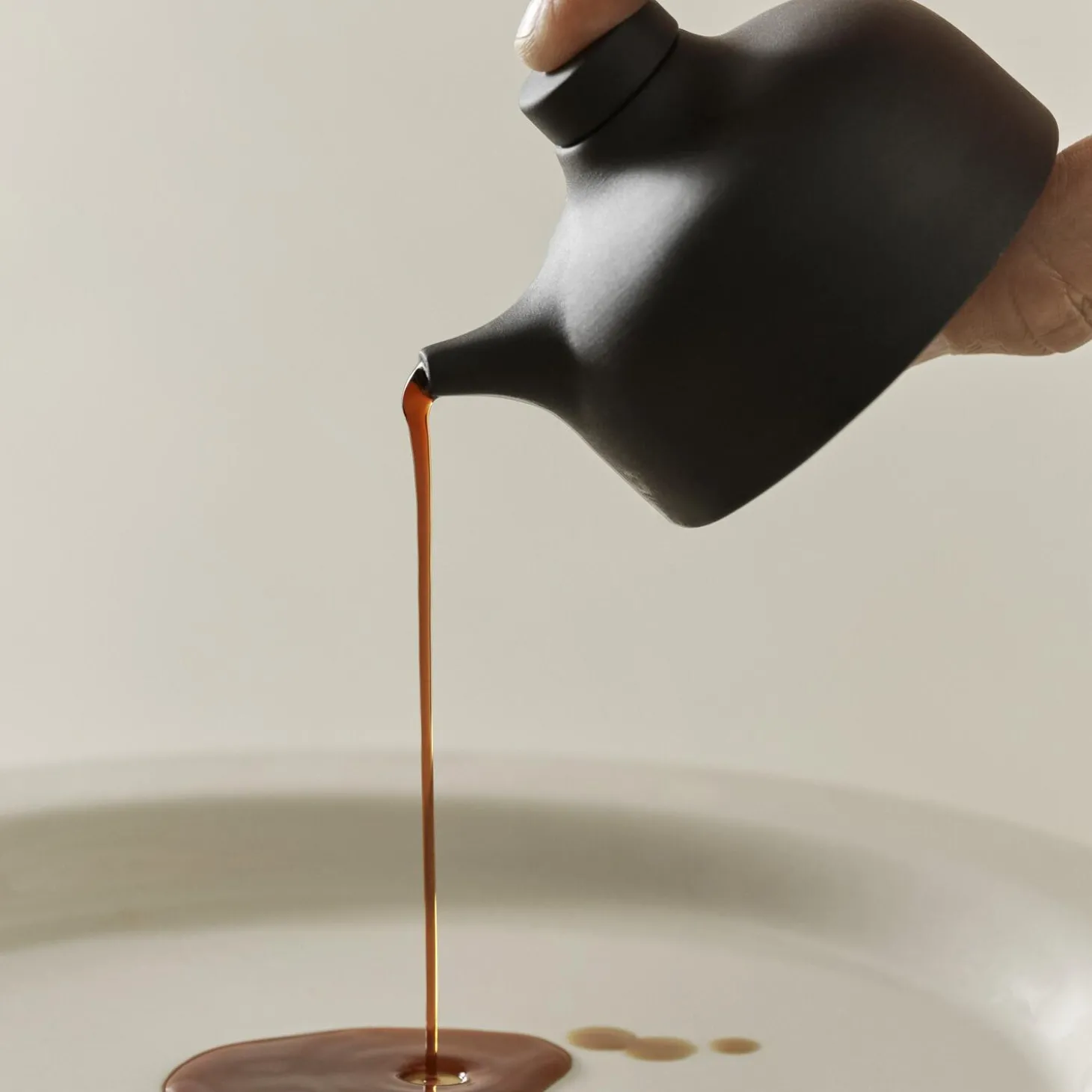 Sand Secrets Soy Pot, black clay