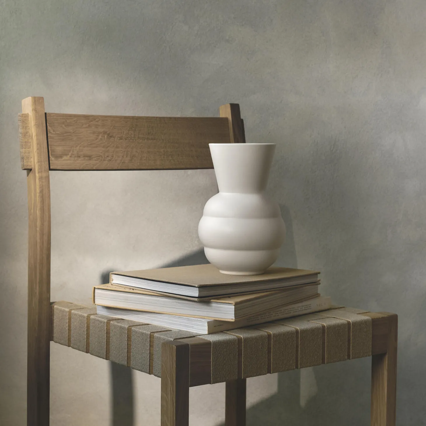 Tortus Archie vase No 1, white